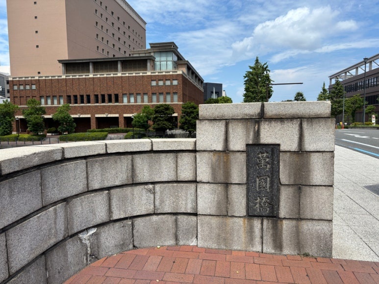 Akai Kutsu Night View Bus Stop - Bankokubashi / World Porters