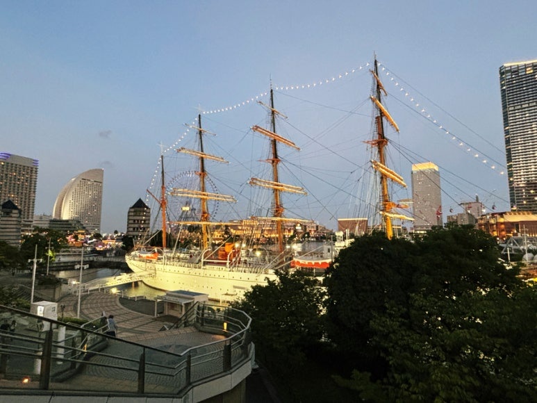 Kishamichi Promenade connecting World Porters and Sakuragicho