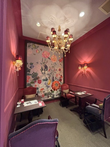 Pavlov Cafe classic interior