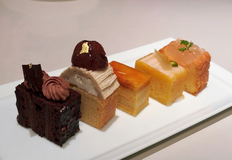 Pavlov's signature Cake Set with 5 colorful pound cakes