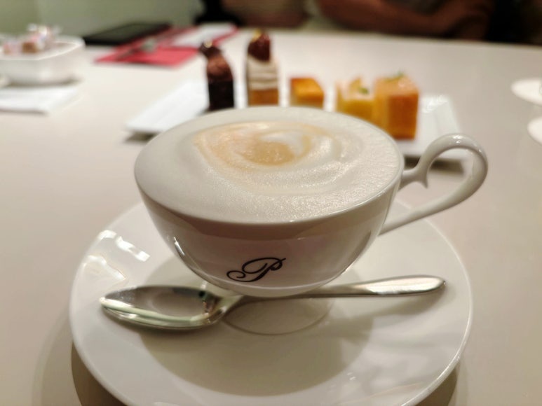 Pavlov's Cake Set with cafe latte