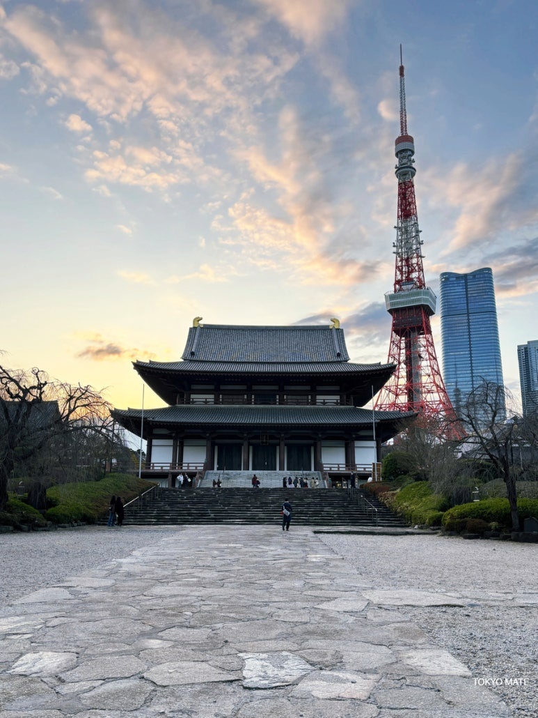 Tokyo Zojoji Daiden main hall with Tokyo Tower