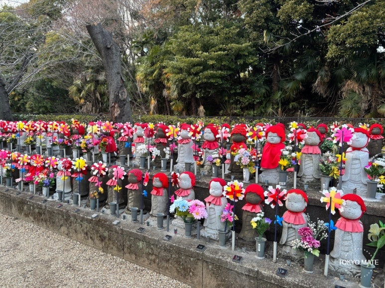 Tokyo Zojoji Senjikko Jizo statues